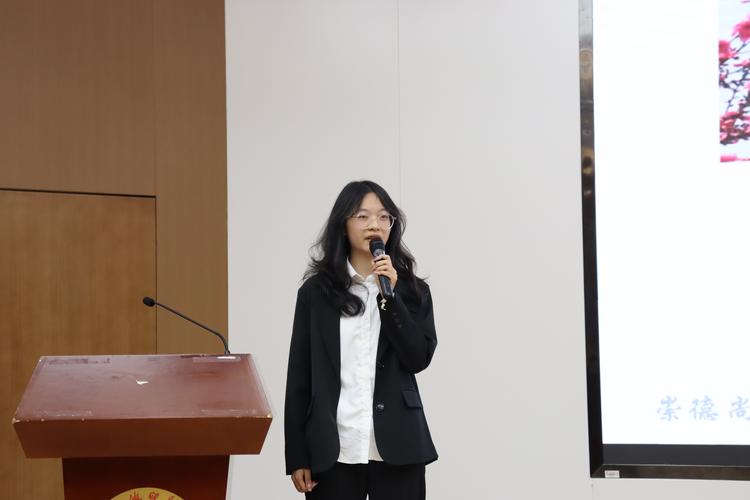 财政税务学院举办第十届“鑫税广通杯”我与专业演讲比赛决赛，展现财税学子专业风采